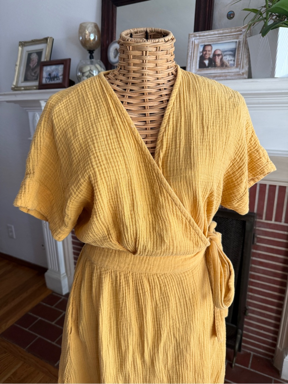 Marine Layer yellow Valencia wrap dress M - Picture 5 of 12